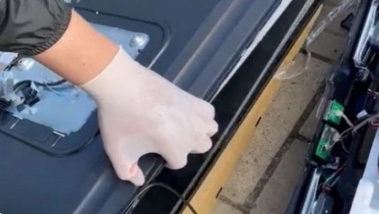 Тайник для наркотиков: житель Резины, отправивший из Испании телевизор с сюрпризом, рискует получить до 15 лет тюрьмы