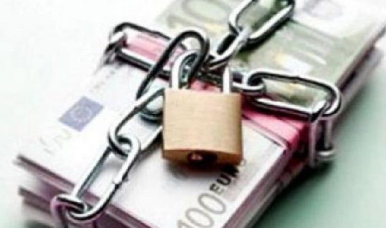 Cinci ani de închisoare pentru un bărbat care a cerut 50.000 de euro ca să rezolve dosare penale. Statul îi confiscă banii