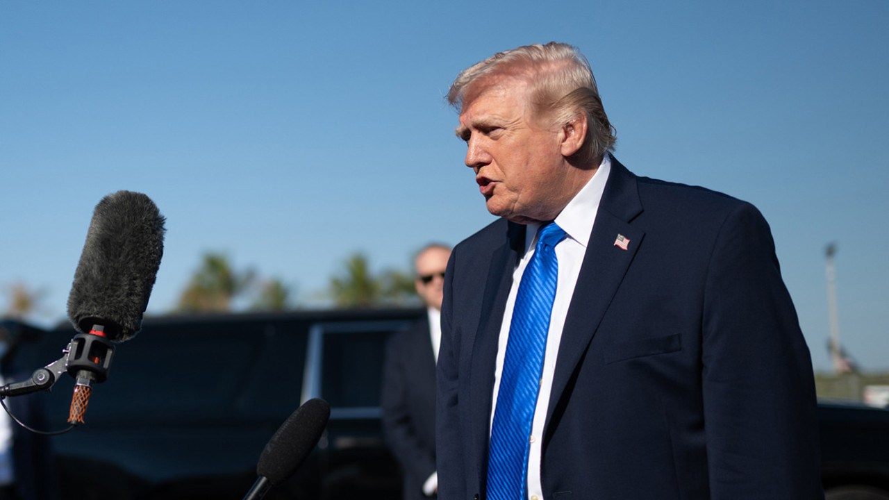 Trump amenință Iranul cu distrugerea industriei energetice și bombardarea insulei Kharg dacă Strâmtoarea Ormuz nu va fi redeschisă