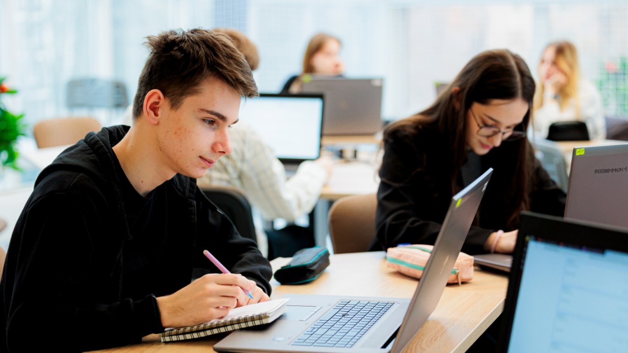 Опубликованы видеоуроки для подготовки девятиклассников к экзамену по румынскому языку