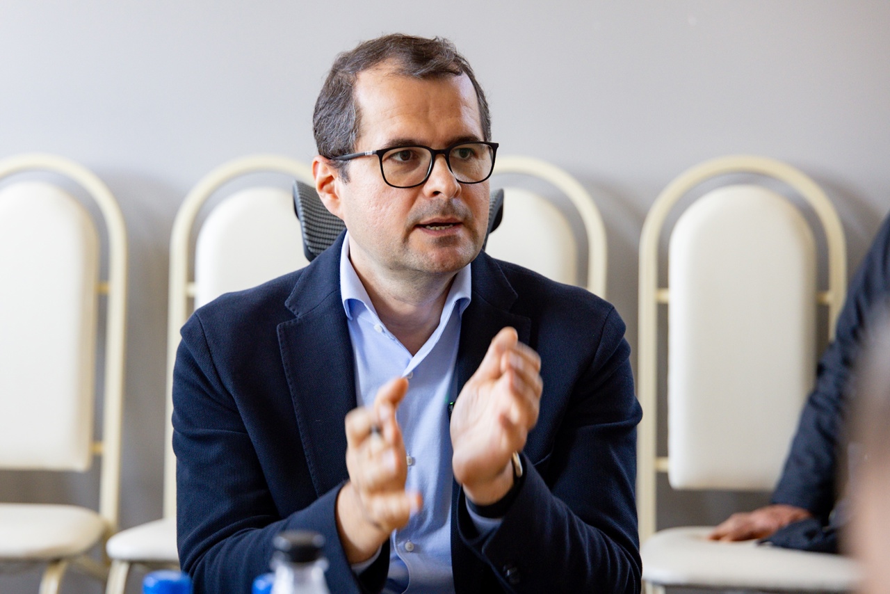 „Dormeam în baie, aveam trei pereți care mă protejau”. Premierul Tofan, despre nopțile sub bombardamente la Kiev