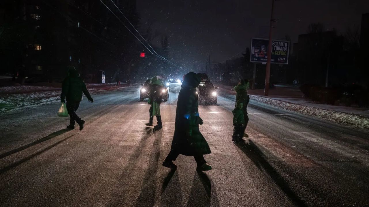 Fără lumină și căldură: 600.000 de oameni s-au refugiat din Kiev