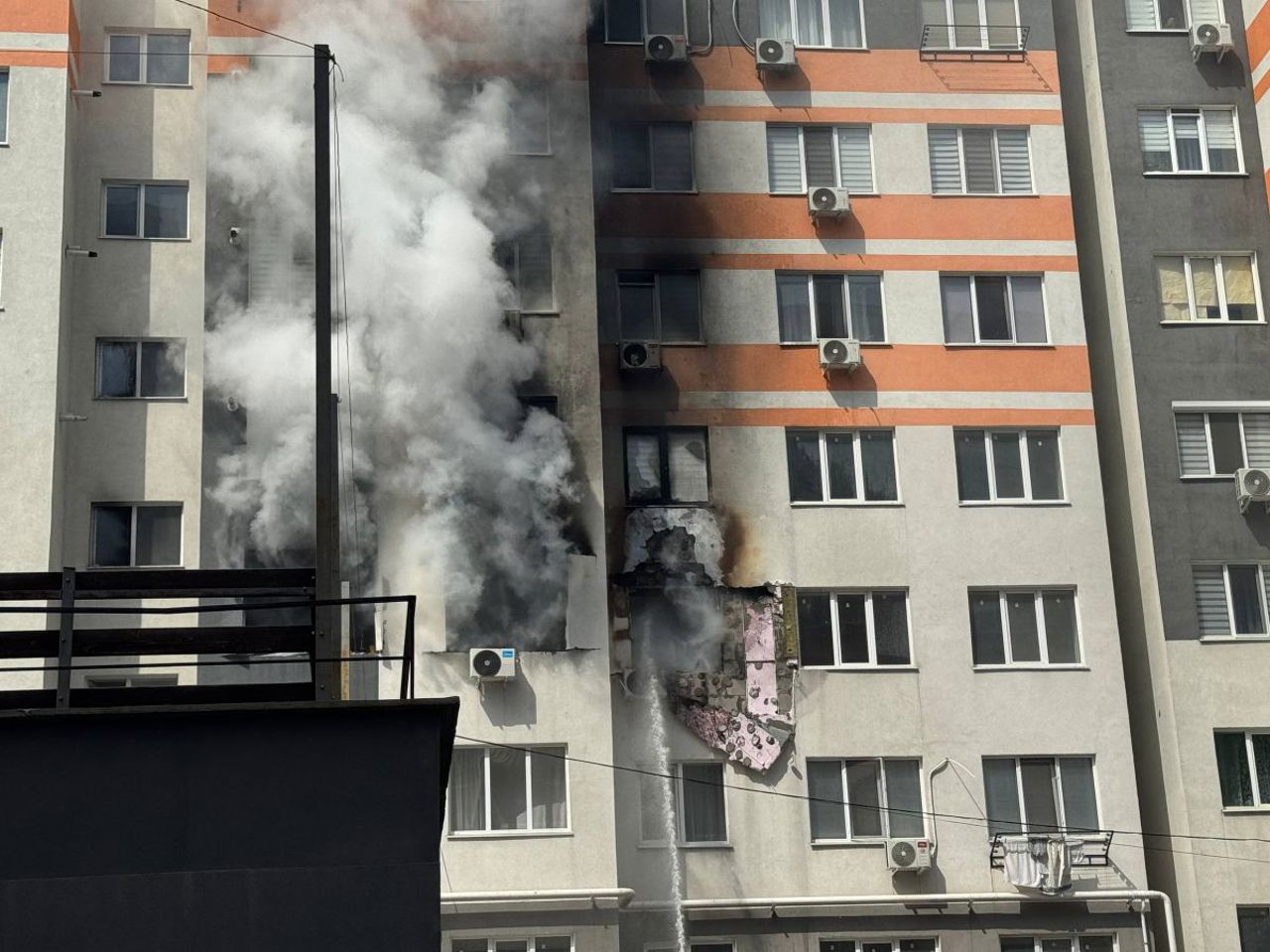 Incendiul de la Telecentru: Autoritățile confirmă respectarea normelor de construcție în blocul unde s-a produs explozia