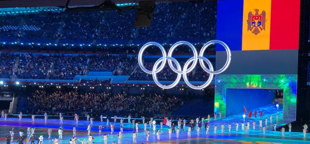 Schiorii Elizaveta Hlusovici și Iulian Luchin vor purta drapelul Republicii Moldova la ceremonia de deschidere a Jocurilor Olimpice de iarnă din Italia