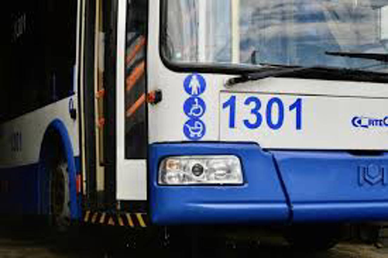 Câteva troleibuze au staționat în cartierul Telecentru din cauza unei rupturi a liniei de contact 