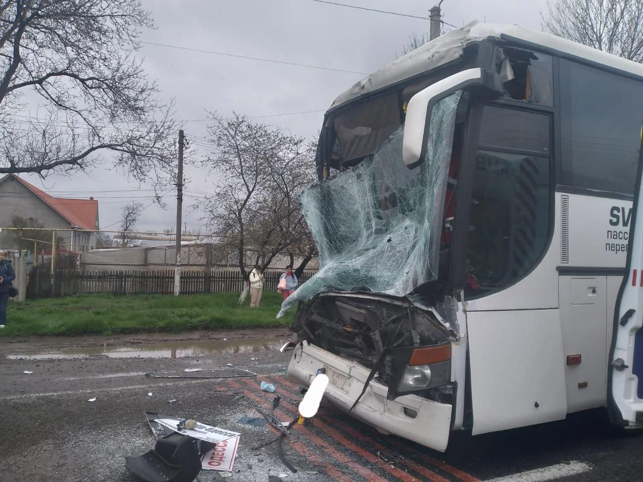 Autocar din Republica Moldova, implicat într-un accident rutier pe autostrada Odessa-Reni