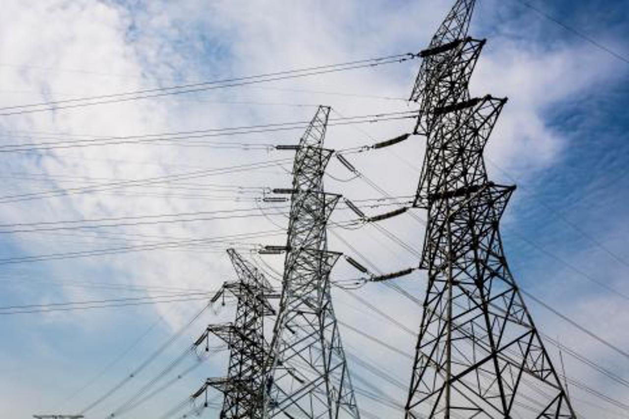 Energia electrică, mai scumpă în ianuarie 2026: Energocom a plătit 144.52 euro/MWh