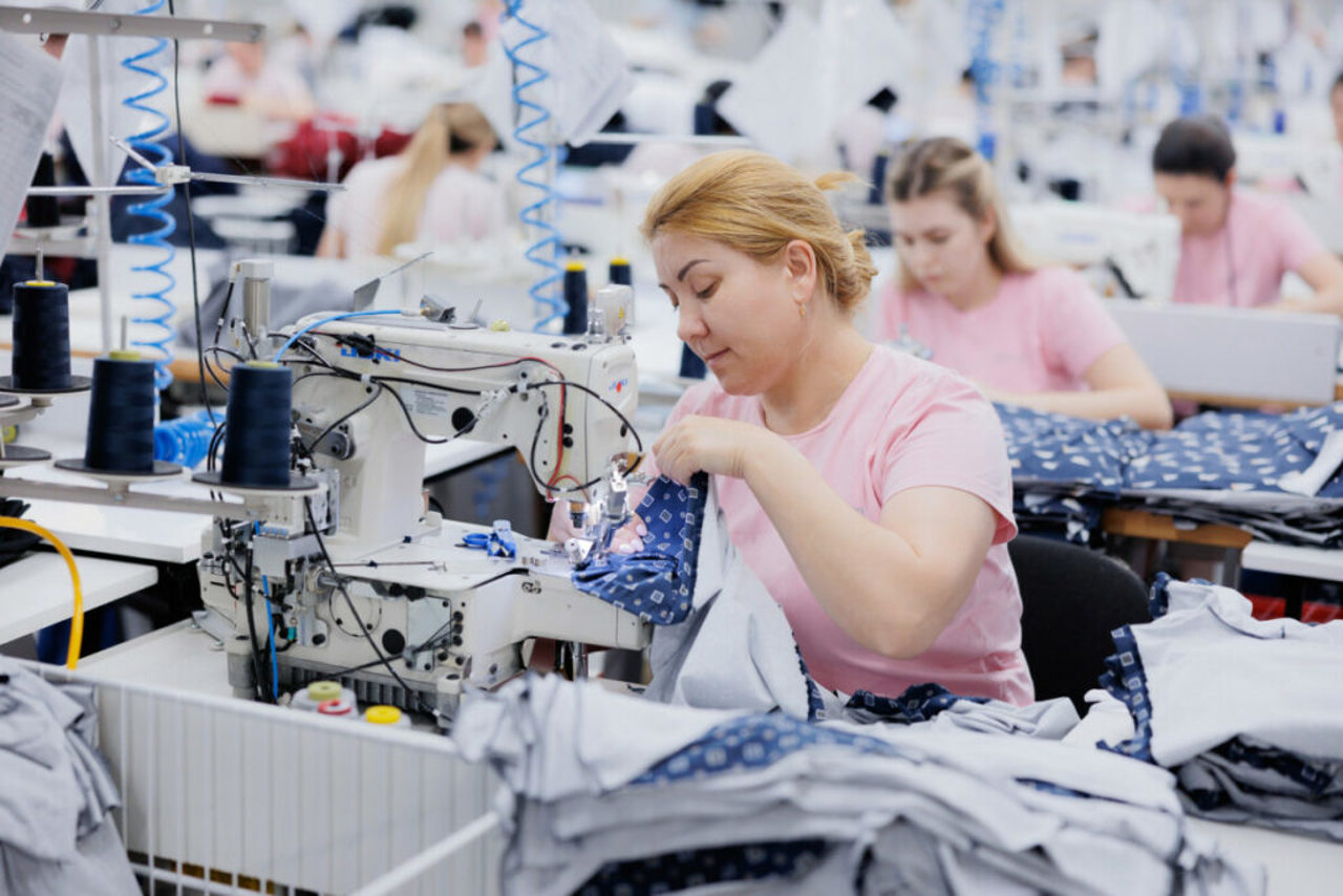 Economia ar putea rămâne stabilă în trimestrul III 2026. Managerii anticipează creșteri moderate ale vânzărilor și prețurilor