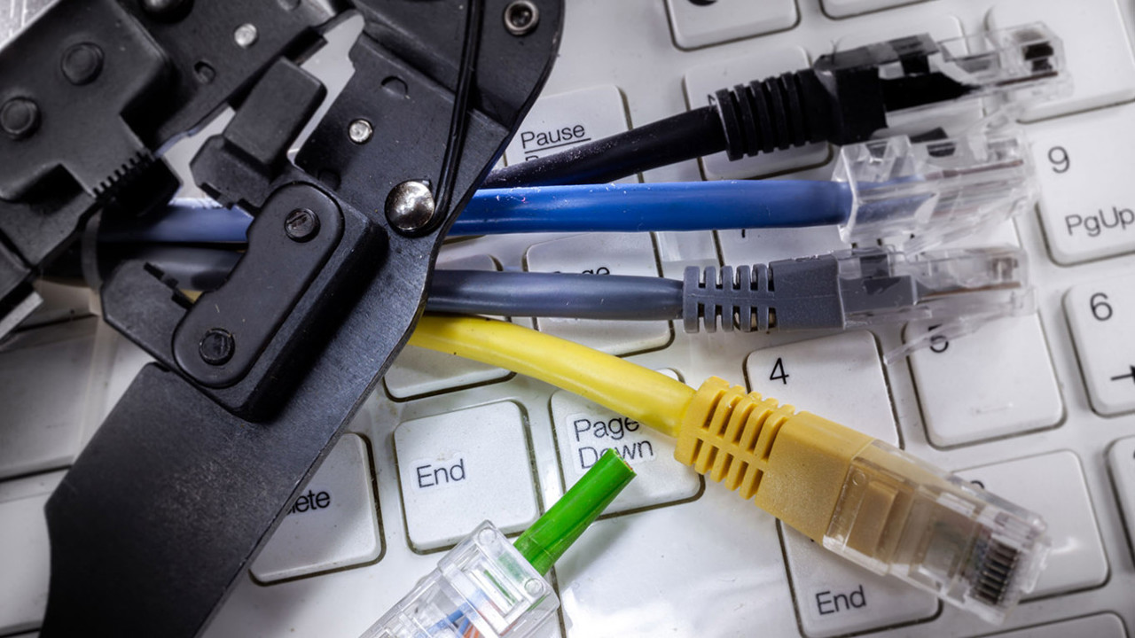 Investigație: Fiul prim-adjunctului FSB a făcut miliarde din echipamentele care blochează internetul rusesc