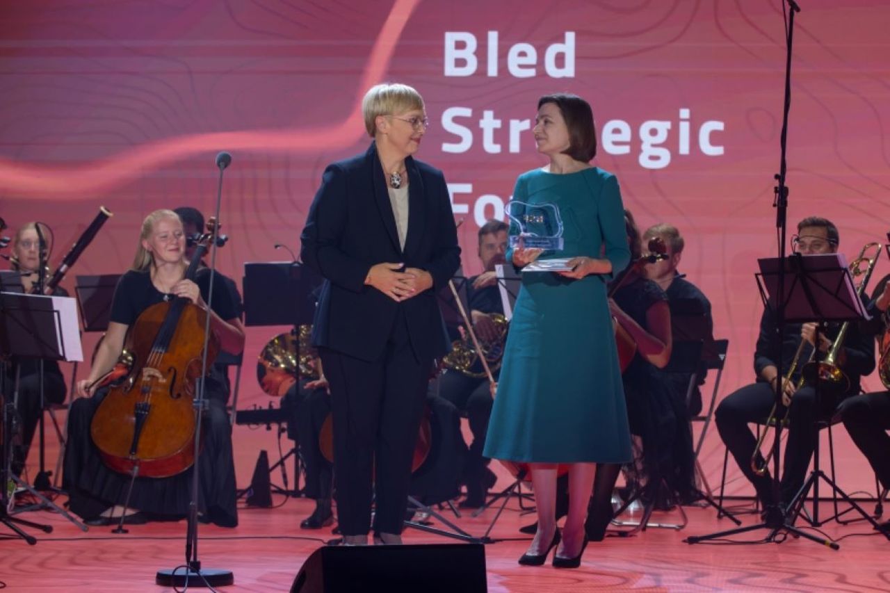 Bled Forum: Moldova's president receives award for EU progress