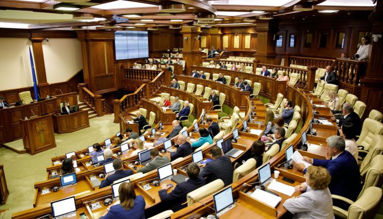 Deputații au aprobat în prima lectură remunerarea asistenților personali