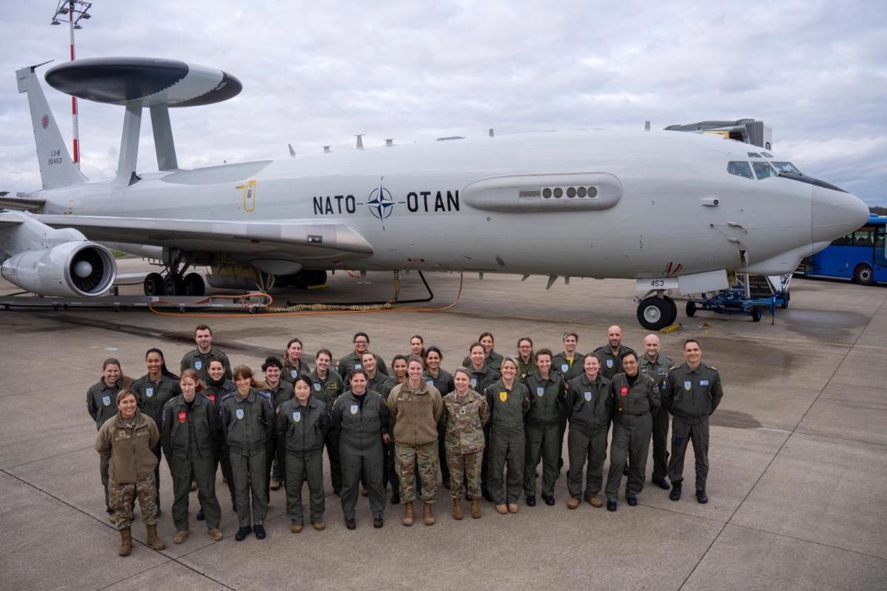 NATO trimite un echipaj AWACS feminin pentru a supraveghea flancul estic și a descuraja Rusia