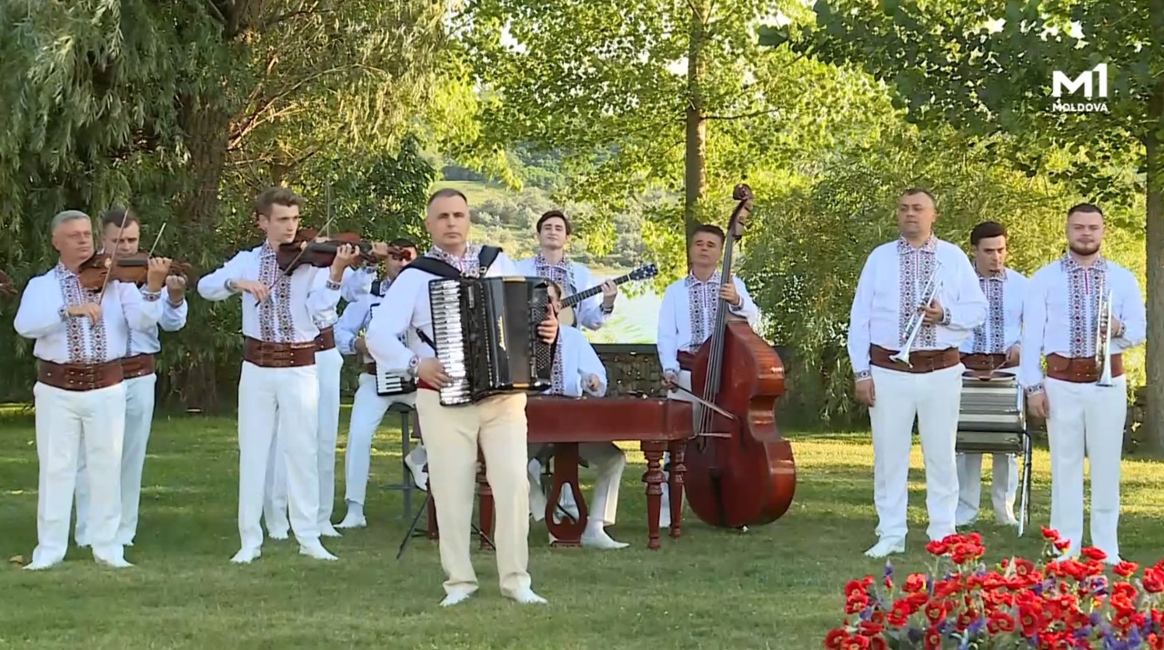 Concertul "Despre Tară, pentru Neam" cu Orchestra „Plai Moldovenesc”