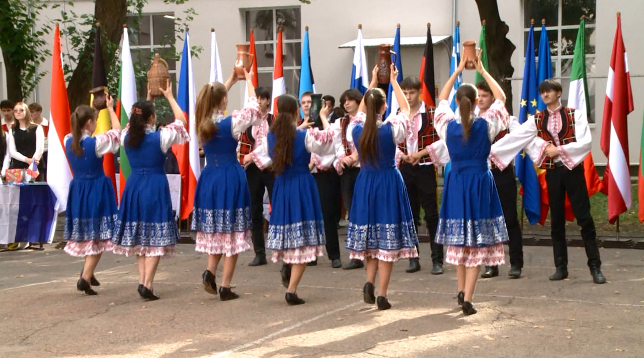 O lecție despre Europa altfel: elevii au prezentat cultura și tradițiile mai multor țări