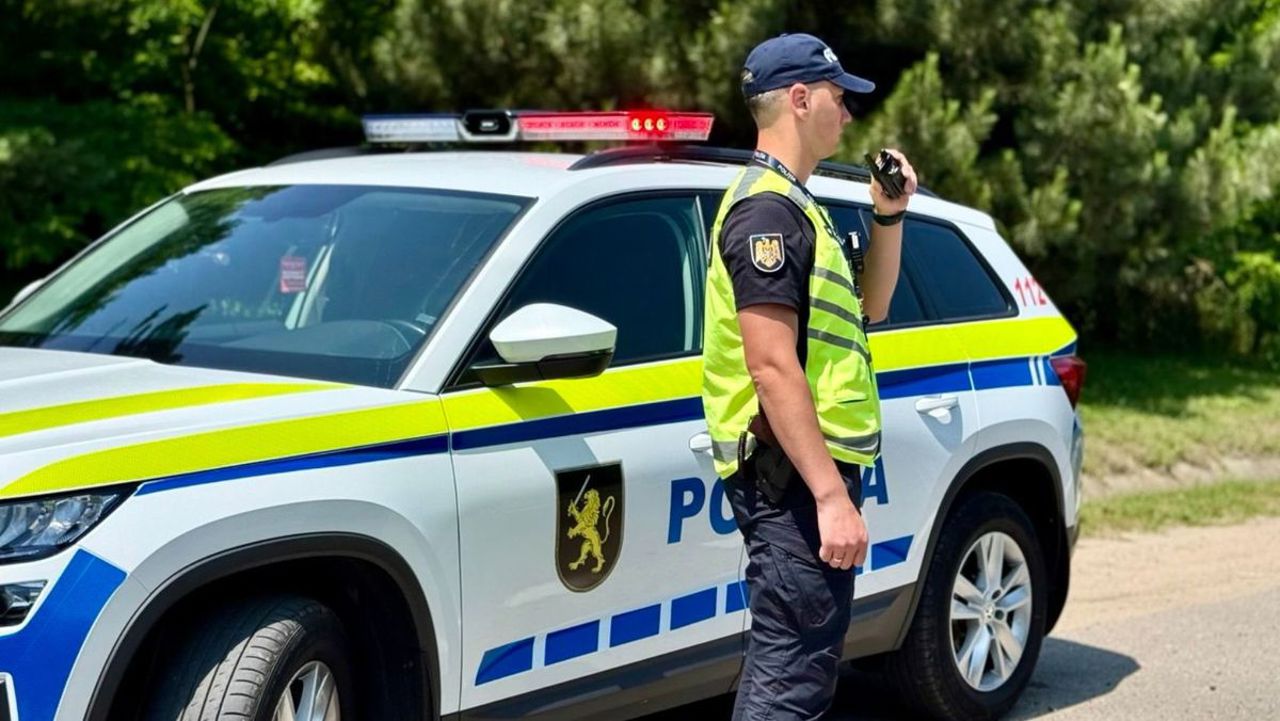 Flux sporit de mașini la ieșirile din Chișinău: Poliția dirijează traficul 