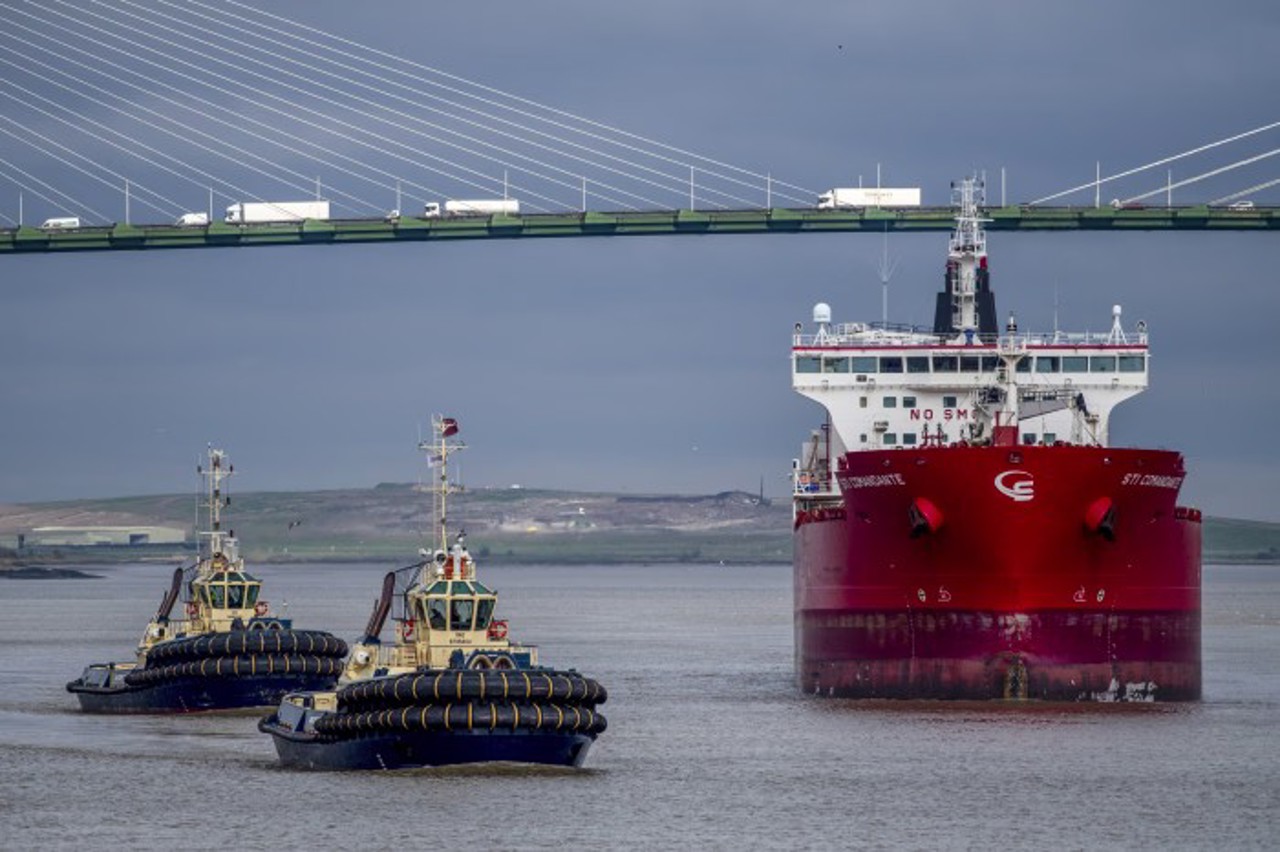 EU extends Russia sanctions, faces internal energy rift
