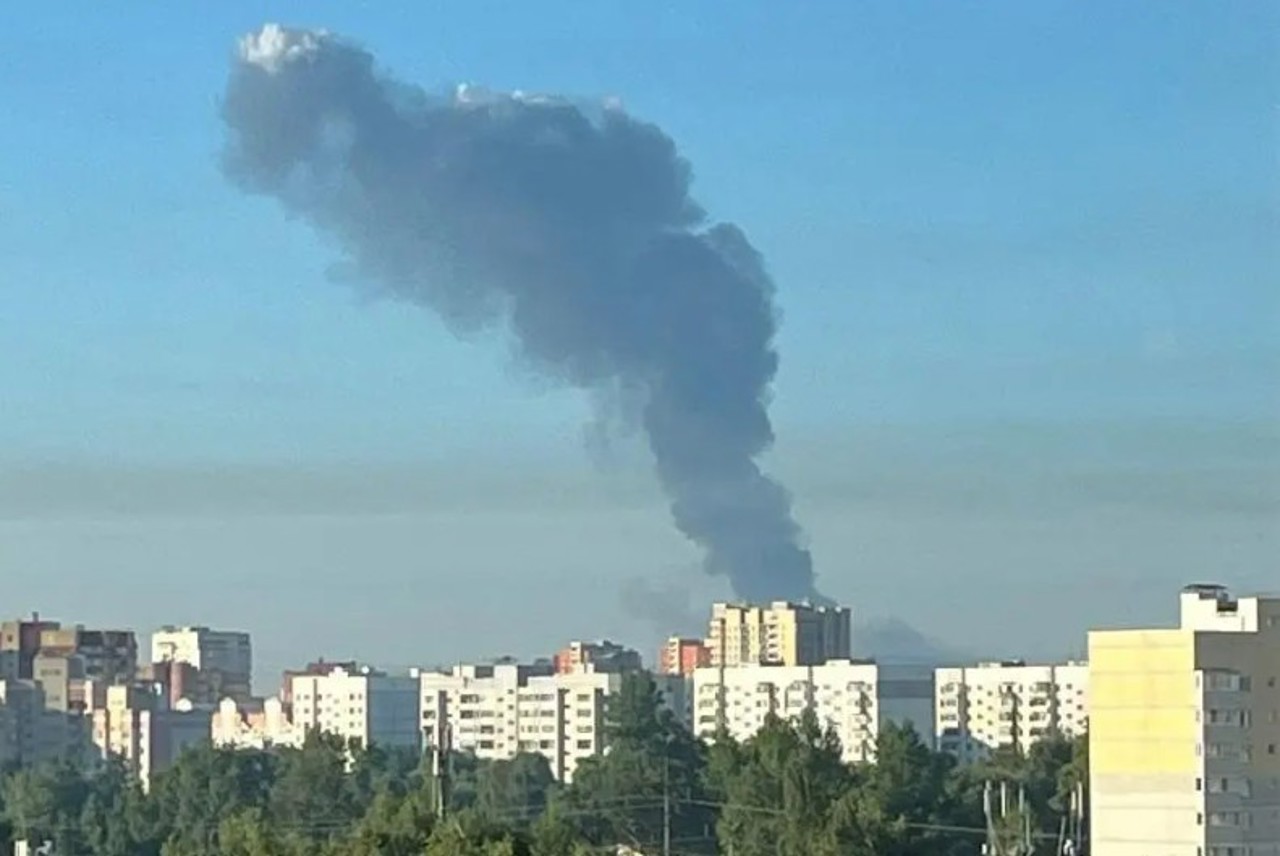 Dronele ucrainene au lovit două rafinării de petrol din Rusia. Una dintre ele, atacată a doua noapte la rând