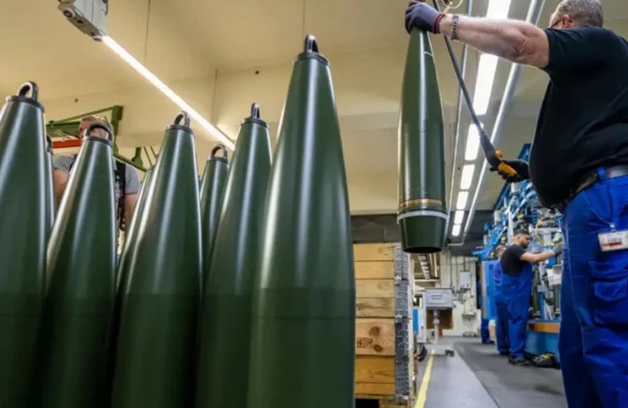 Unul din cei mai mari producători de armament anunță că își dublează producția 