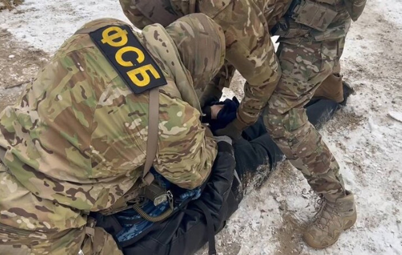 ФСБ снимает постановочные задержания и добивается признаний на камеру пытками