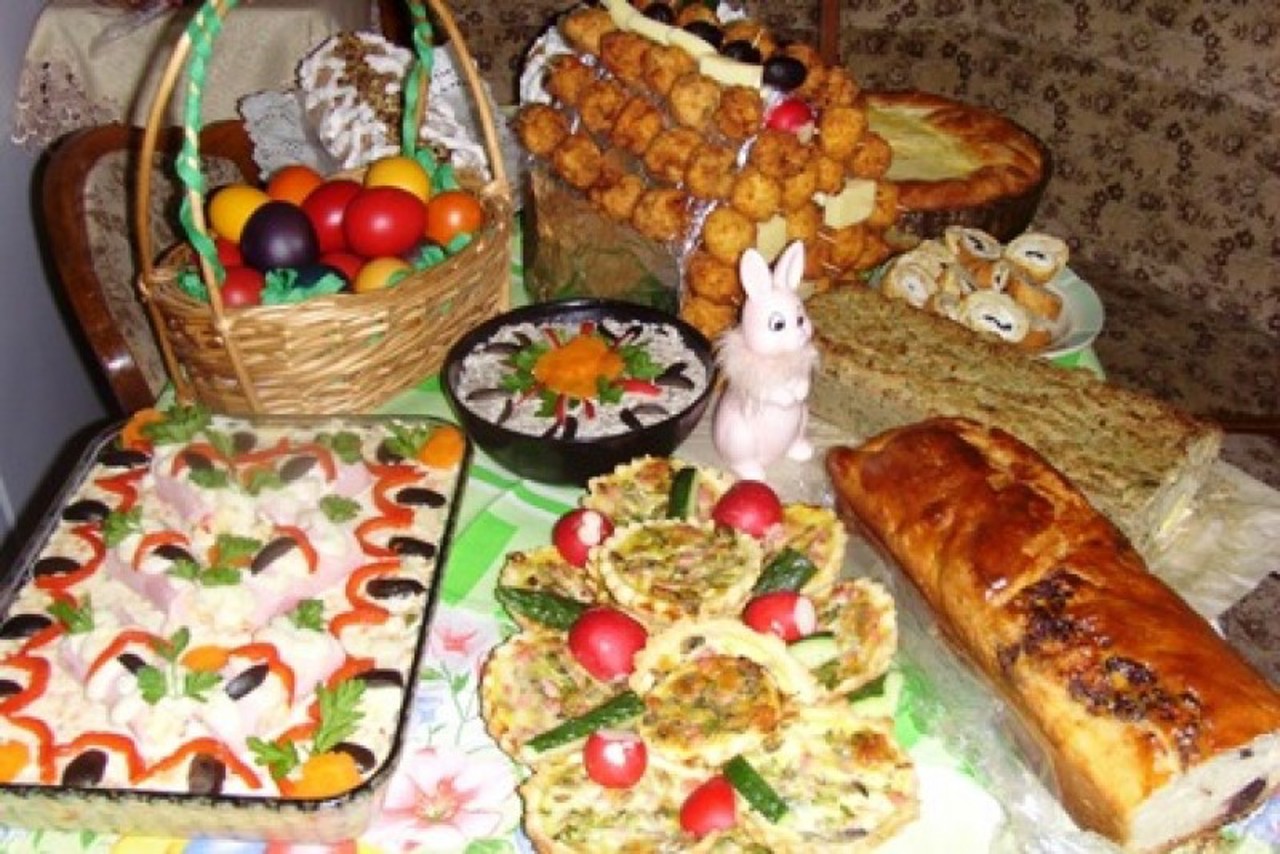 Cum ne alimentăm de sărbătorile pascale. Recomandările nutriționiștilor și îndemnul preoților