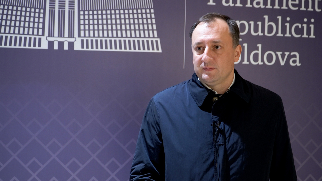 Депутата Дениса Уланова лишили зарплаты и надбавок из-за прогулов