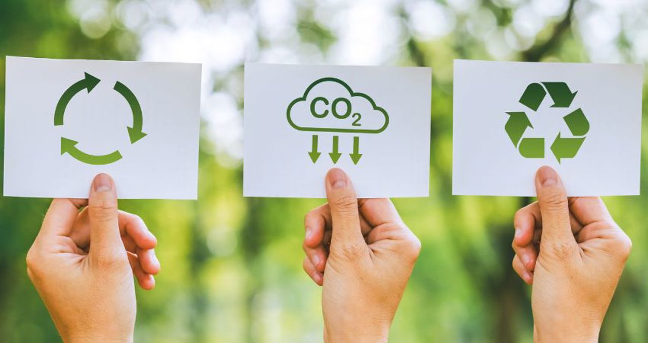 SONDAJ | Șapte din zece moldoveni, îngrijorați de starea mediului, însă doar 30% colectează deșeurile separat