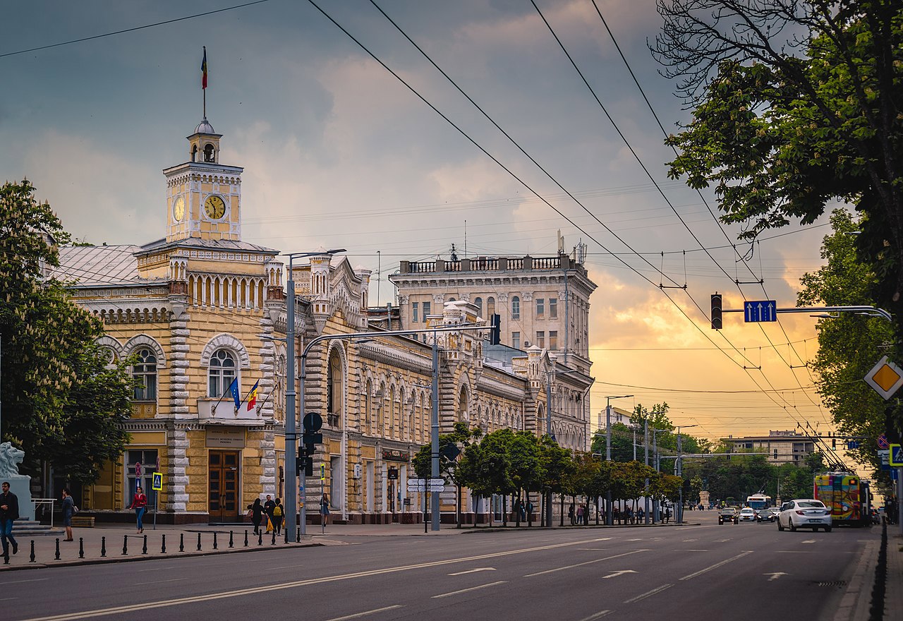 Chișinău faces €66m arbitration over bus stops
