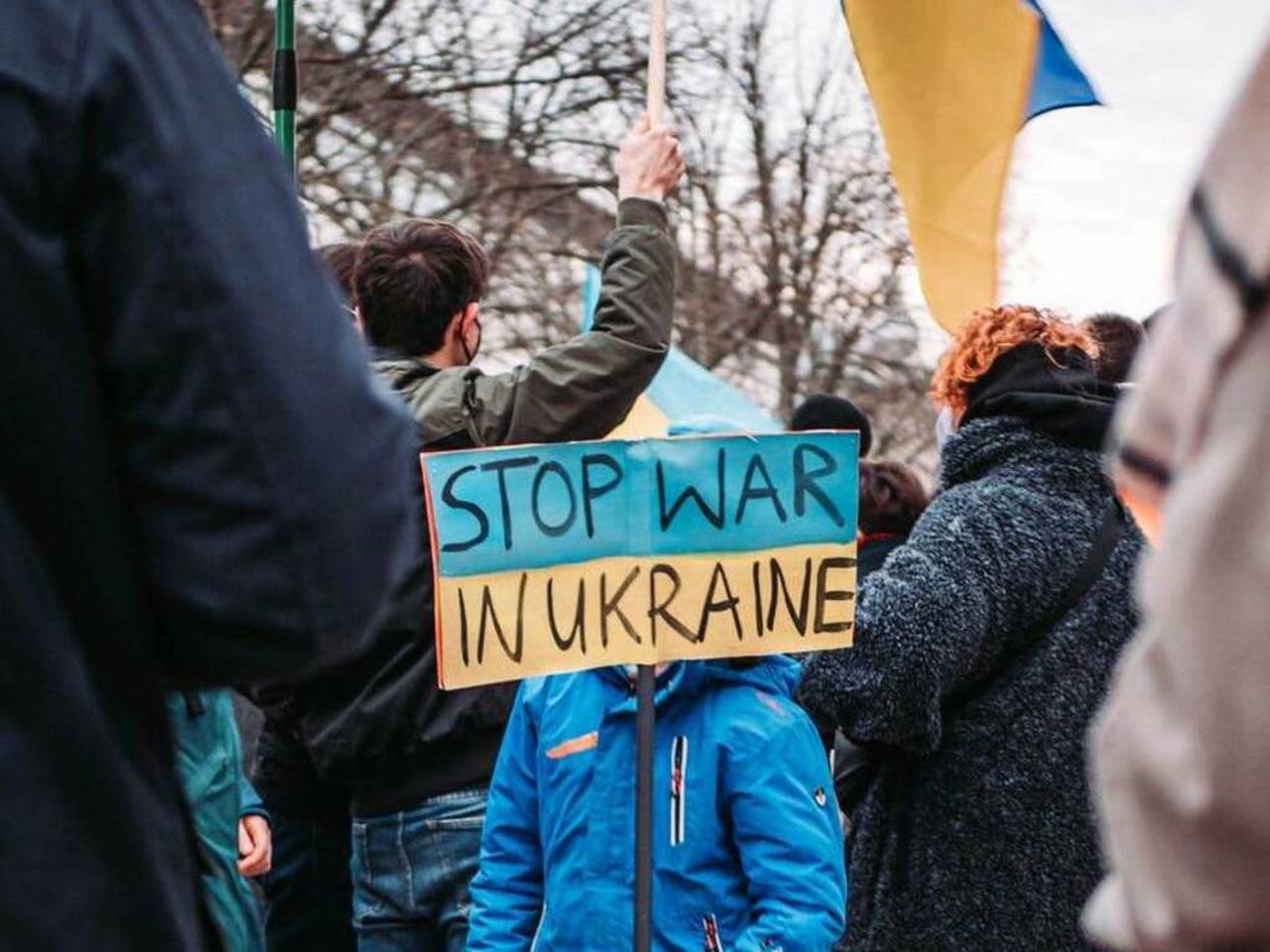 Vilnius: Protest al cetățenilor ruși, cu arderea pașapoartelor și a drapelului Federației Ruse