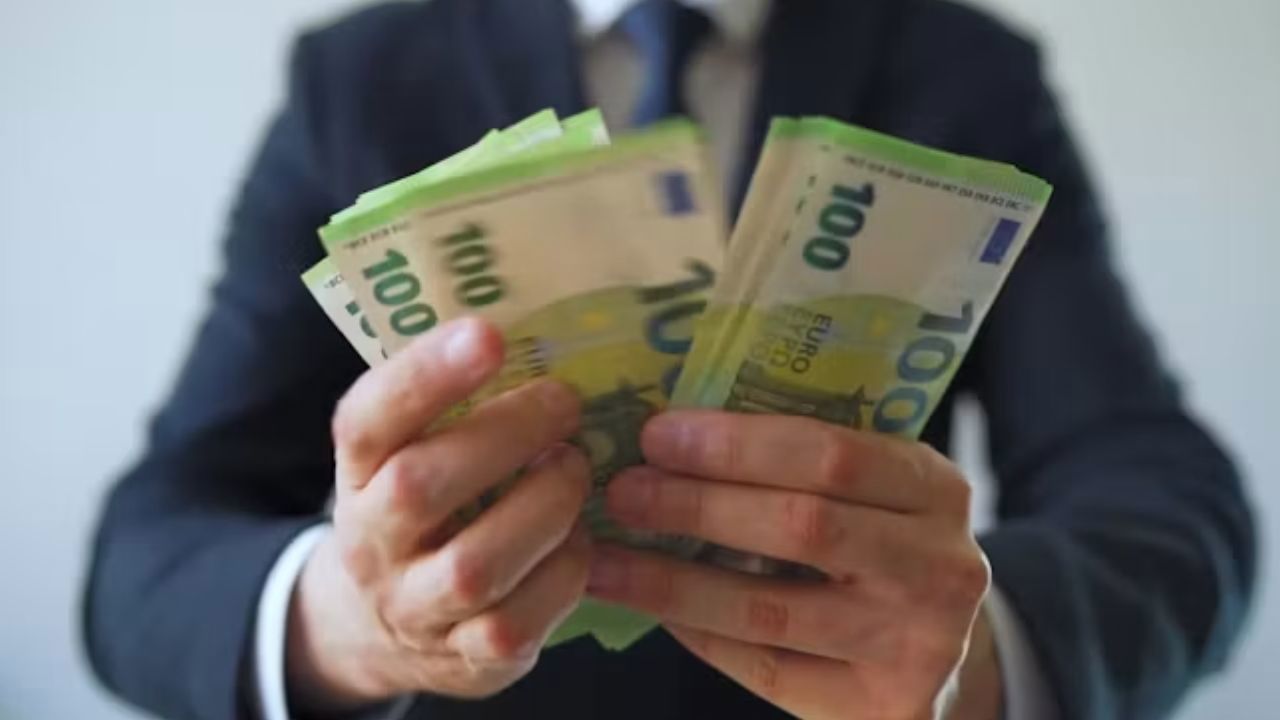 Bărbatul care ar fi cerut 30.000 de euro pentru eliberarea unui condamnat riscă să ajungă coleg de celulă cu ultimul