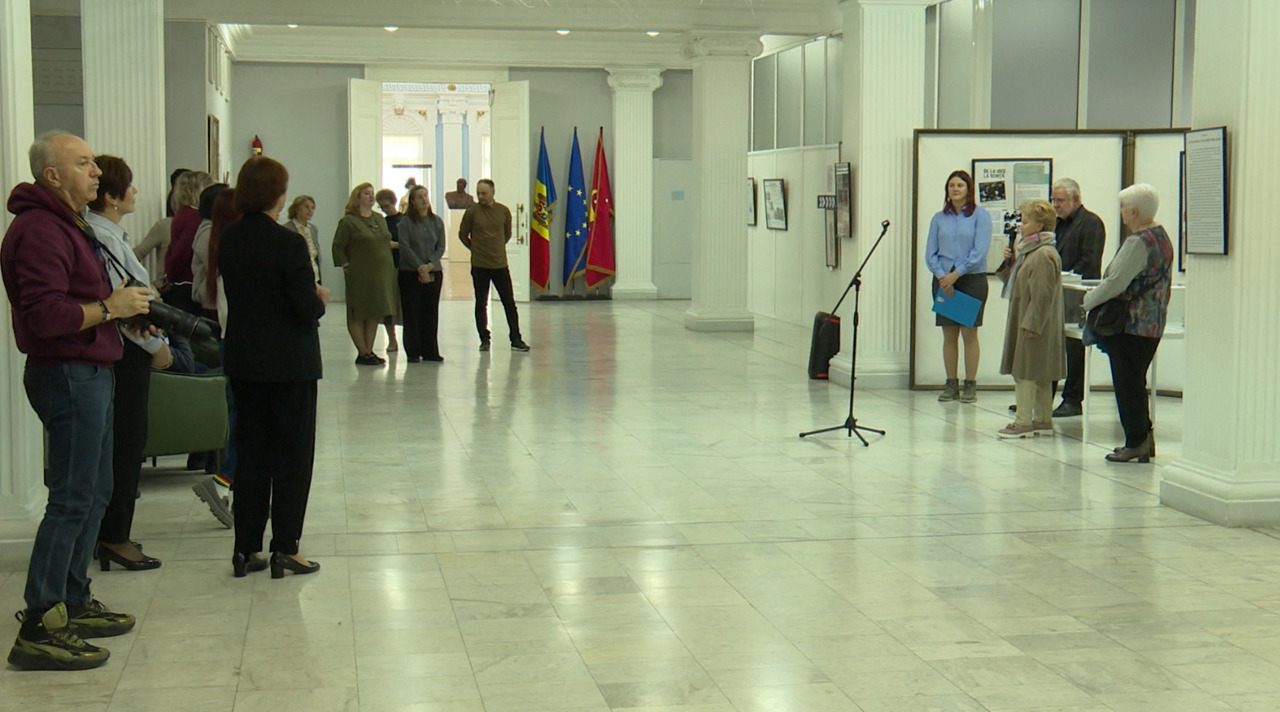 Expoziția „Arta în mișcare” aduce în prim-plan doi maeștri ai scenografiei de la „Moldova-Film”