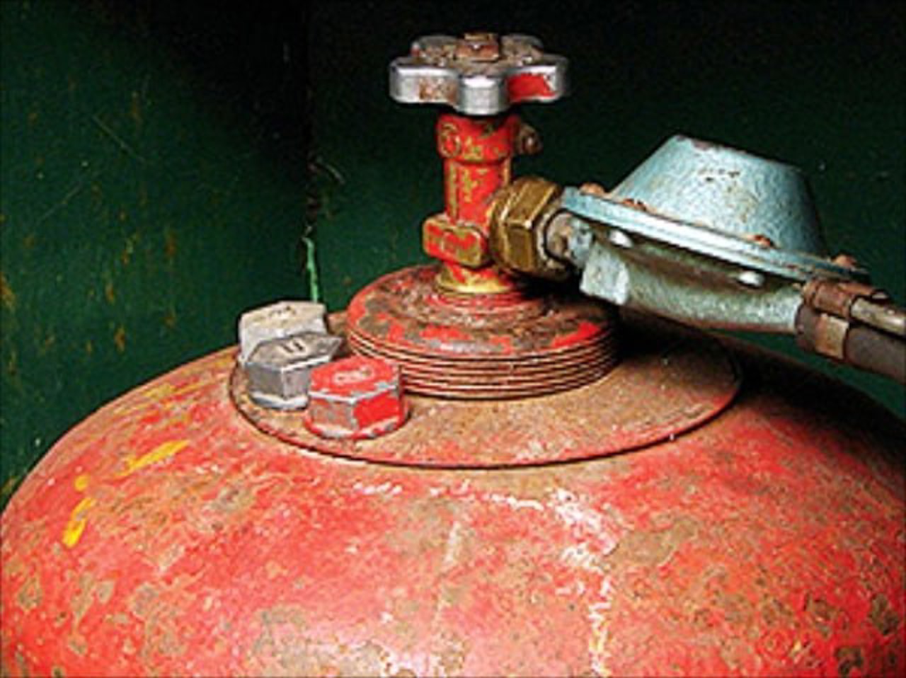 Explozie într-o locuință din Hâncești: un bărbat a suferit arsuri