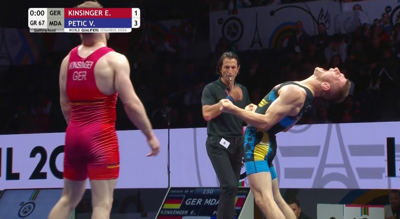 Luptătorul moldovean Valentin Petic s-a calificat la Jocurile Olimpice de la Paris 