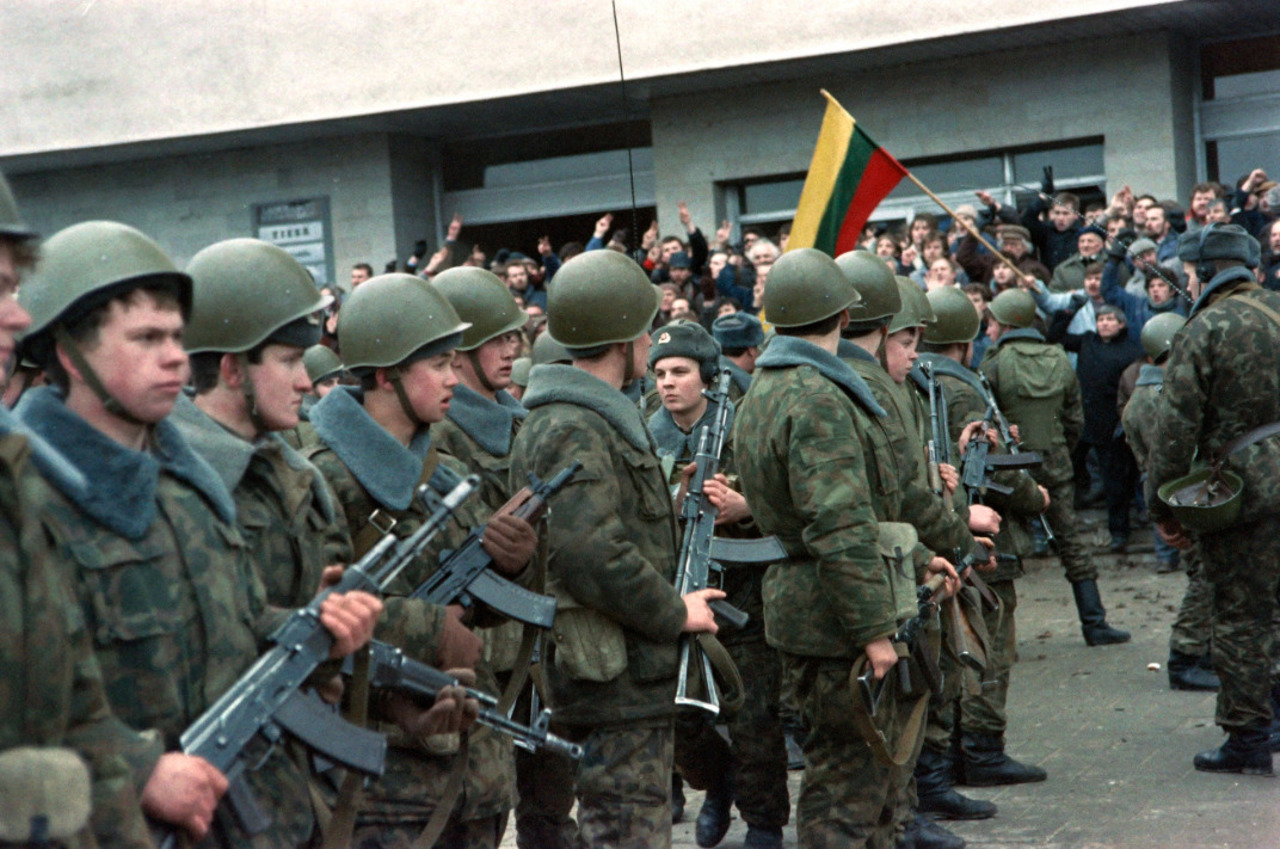 Lituania: 35 de ani de la asaltul turnului TV din Vilnius. Lituanienii au reușit să-și apere independența față de URRS 