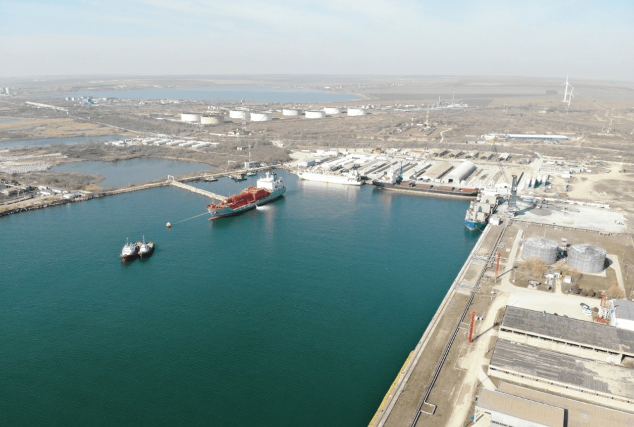 O navă s-a scufundat în România: Un marinar a decedat, alți patru sunt dispăruți 