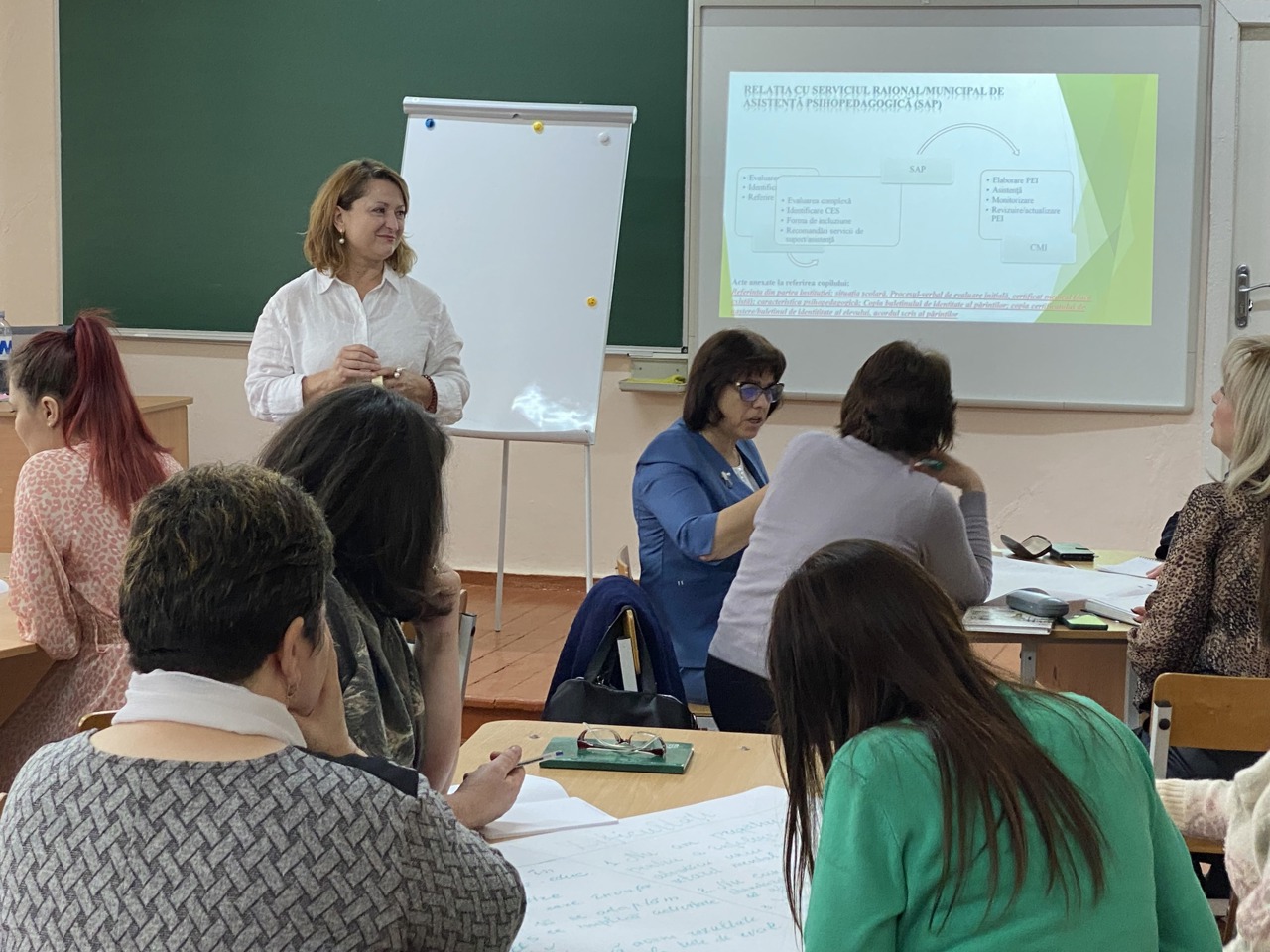 facebook/ MEC/ Profesorii de la gimnaziul și liceul din Costești, Ialoveni, sunt printre beneficiarii Programului Național „Investim în profesori”