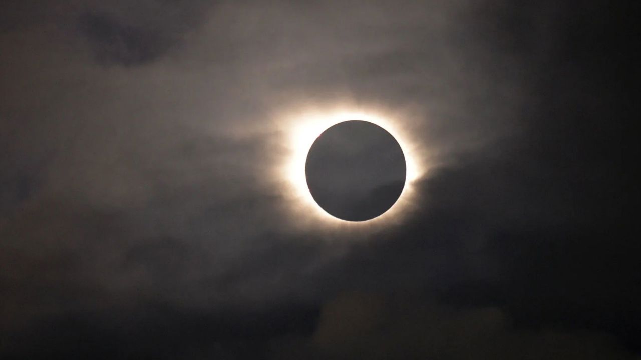 Eclipsa totală de Soare de pe 12 august nu va fi vizibilă din R. Moldova: Cele mai bune locuri din Europa pentru a vedea spectacolul