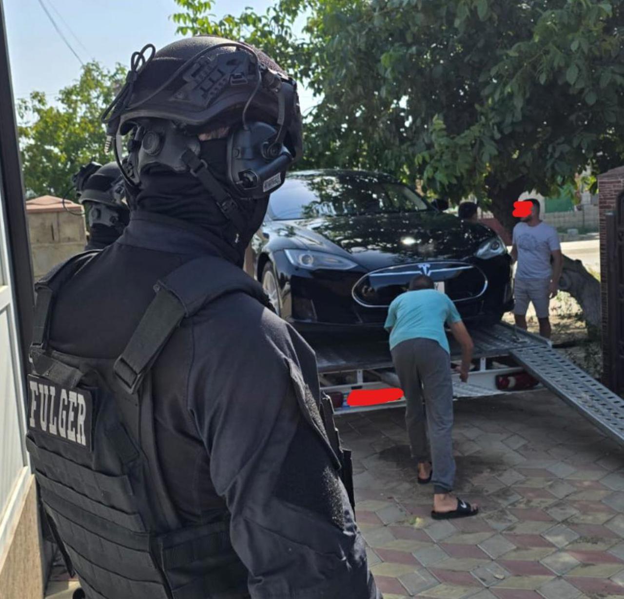 Șapte persoane, reținute în urma descinderilor CNA și Poliției într-un dosar de corupere electorală și finanțare ilegală a partidelor