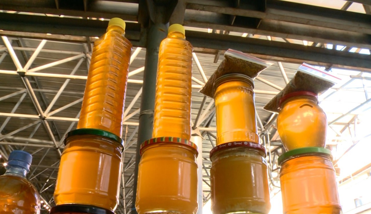 Moldovan honey industry at a crossroads: Rising exports hide a domestic crisis