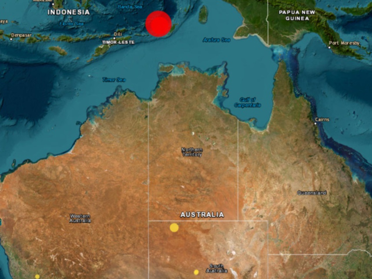 Здания повреждены в результате землетрясения магнитудой 7,6 в Индонезии