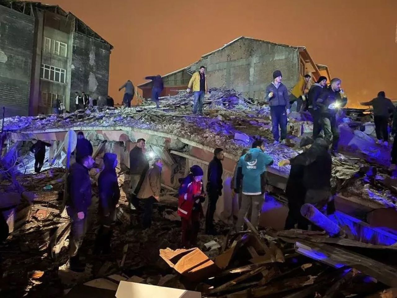 Strong earthquake in Turkey and Syria. Hundreds dead and injured