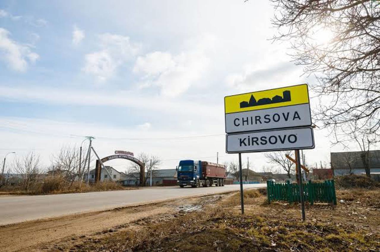 A oferit peste cinci tone de piatră spartă unui sătean și a fost exclus din cursa pentru Primăria Chirsova. Decizia CEC