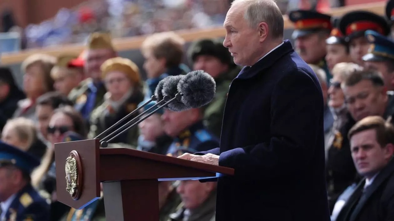 Paradă la Moscova // Putin a amenințat Occidentul cu forțele nucleare strategice:  „Sunt întotdeauna în alertă”