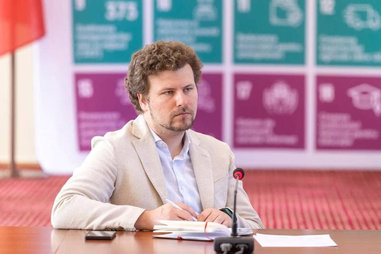 Părinți ai absolvenților claselor a IX-a din Văsieni și Ruseștii Noi, primiți în audiență de ministrul Educației