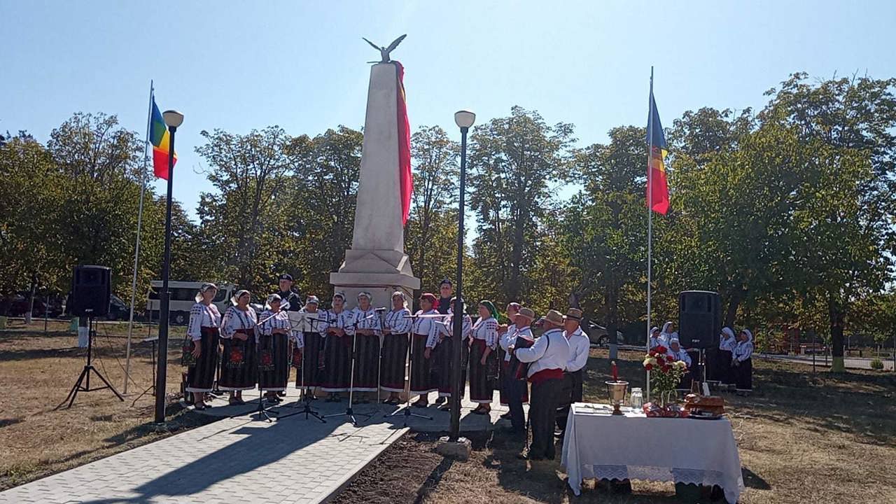 Telenești: La Țînțăreni a fost inaugurat un monument dedicat eroilor români căzuți în Primul Război Mondial
