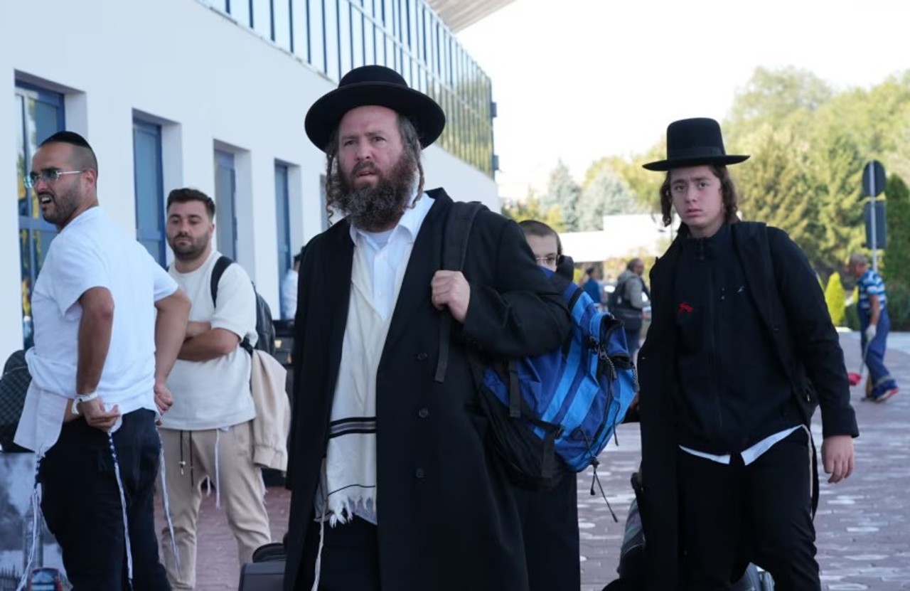 Evreii hasidici, sfătuiți să aleagă rute alternative. Dorin Recean: Organizăm tranzitul în măsura posibilităților