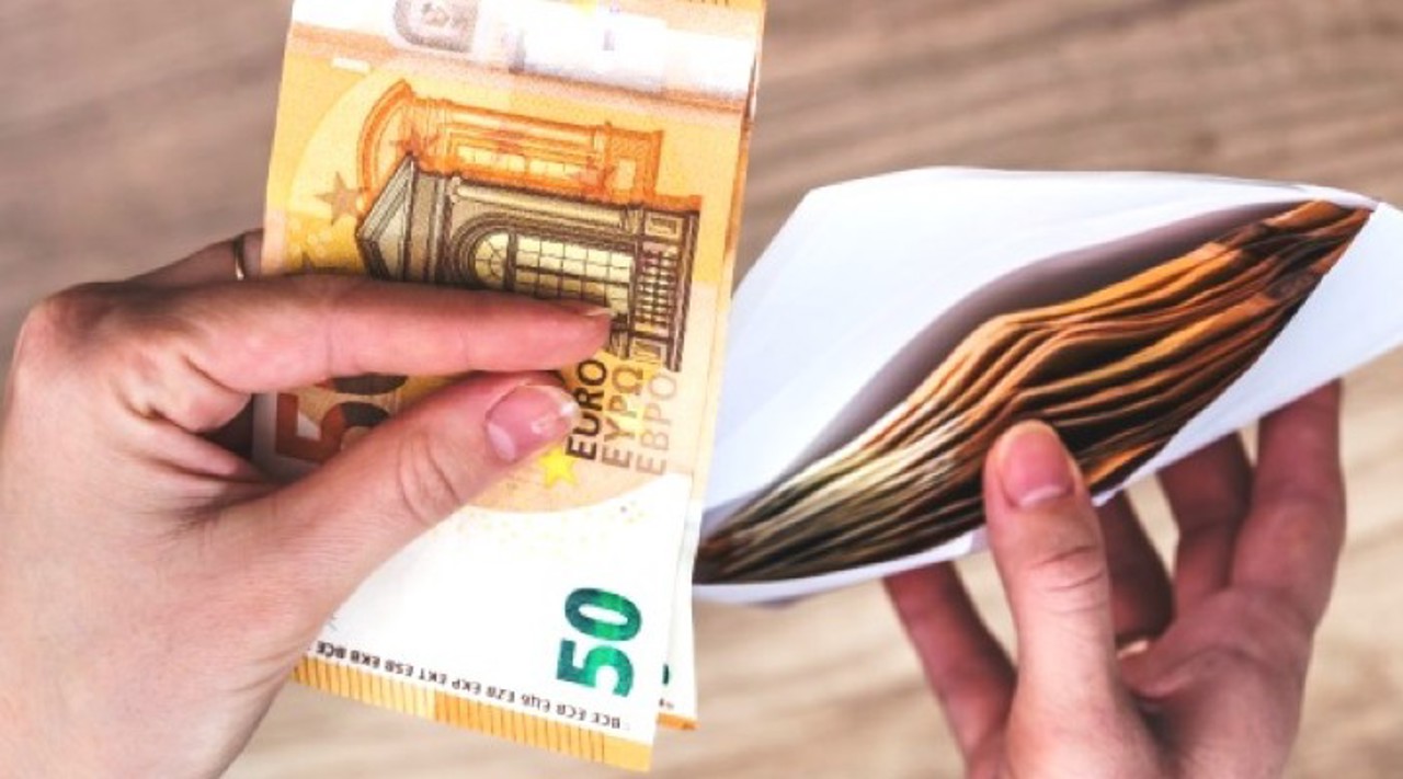 O avocată a fost reținută de CNA pentru luare de mită