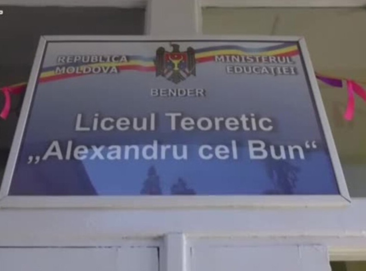 „Coexistență rece” cu pretinsele autorități de la Tiraspol: Cum a încheiat anul liceul cu predare în limba română de la Tighina