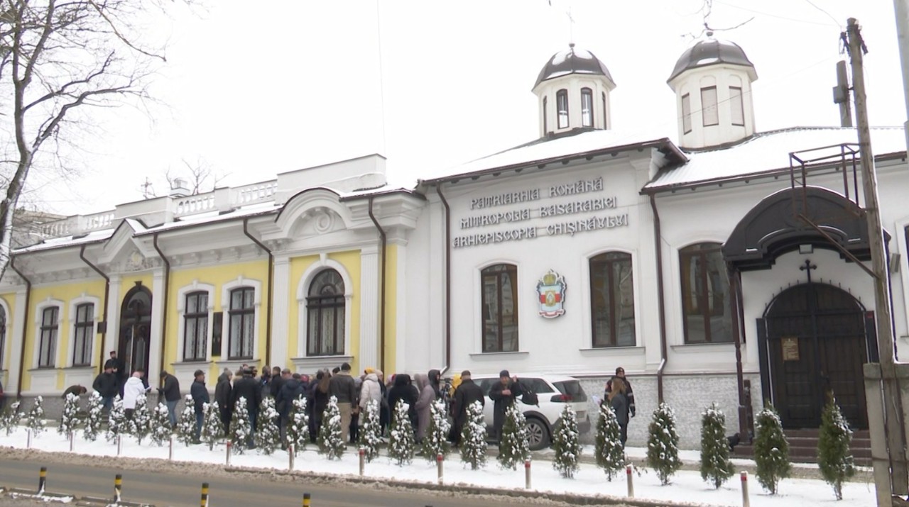 Cazul preotului din Durlești: Enoriașii cer ca preotul învinuit de agresiune sexuală să oficieze slujbele în continuare. Reacția Mitropoliei Basarabiei 