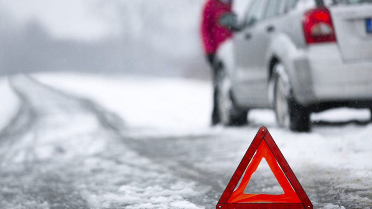 Vreme instabilă în mai multe țări europene: Sute de localități – în beznă. Trafic rutier, feroviar și aerian – paralizat  