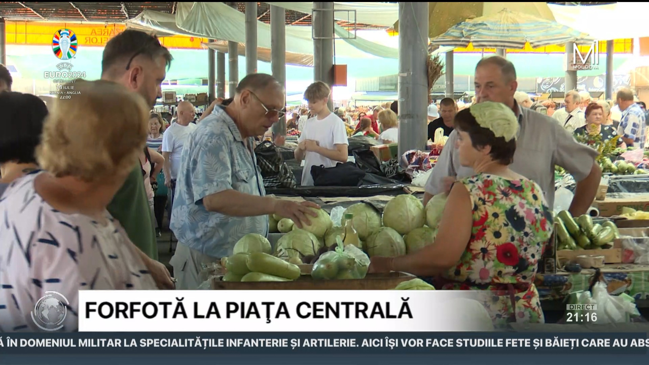 Canicula în Piața Centrală // Vânzătorii - cu prosoape umede și frunze de varză pe cap, iar cumpărătorii - cu pălării și ochelari de soare